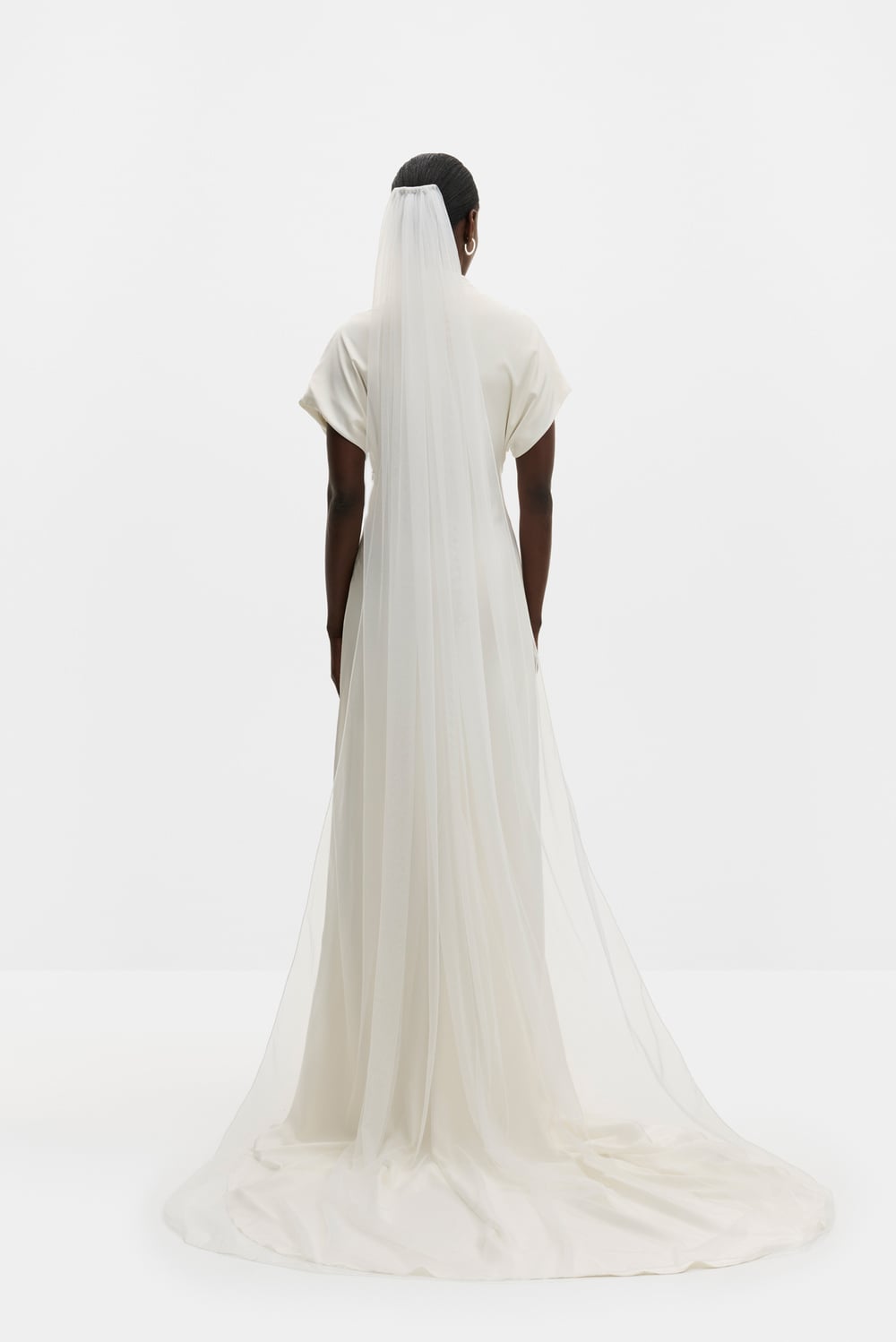 Lace Trimmed Chapel-Length Veil - Ivory - VEILS | Malina